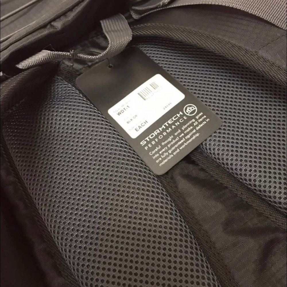 New with tag Stormtech backpack lots of compartments - Picture 14 of 16